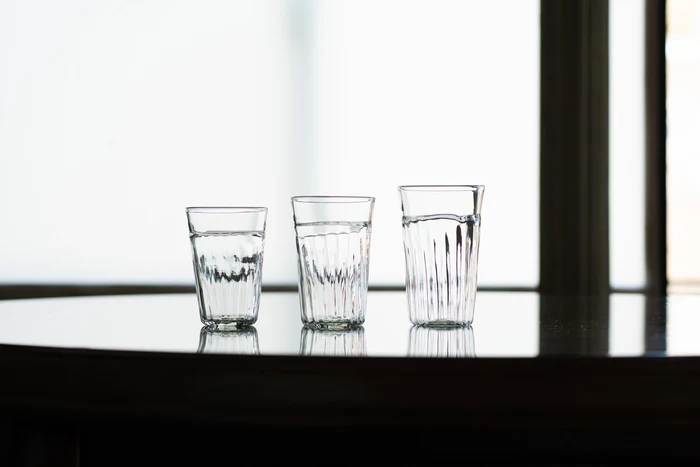 涼やかで温かみのある、くるみガラスの器たち